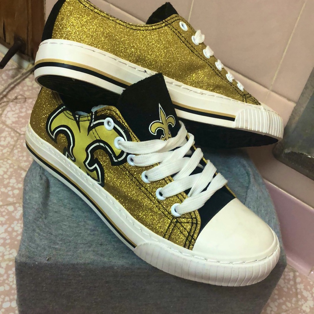 Low top canvas New Orleans saints shoes.